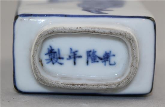 A Chinese blue and white inscribed rectangular snuff bottle, Qianlong mark, 1830-1900, 6.9cm